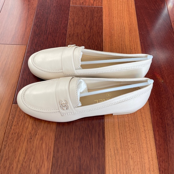 Chanel loafers size 36.5 never worn new in box - Picture 8 of 10